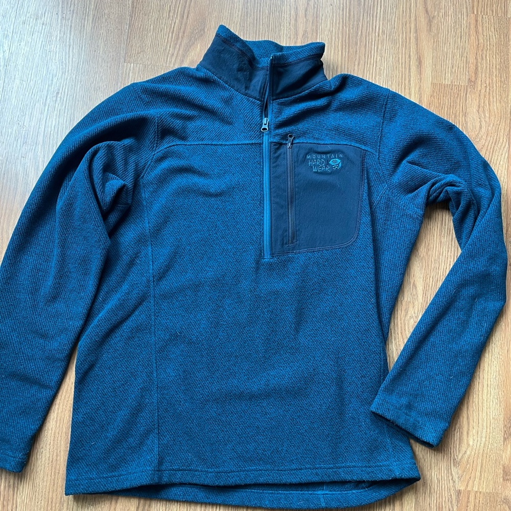 Mountain Hardware Blue 3/4 Zip Fleece. Size Medium